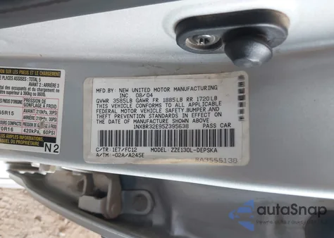 2005 Toyota Corolla S z USA, uszkodzony, nr VIN 1NXBR32E95Z395638